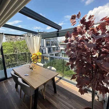 아파트 Prime Location! Outdoor Dining! *