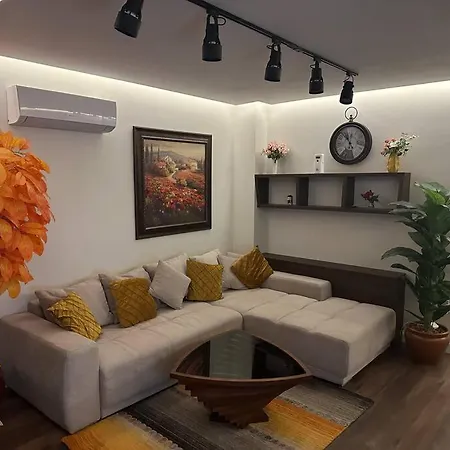 Prime Location! Outdoor Dining! Apartament *