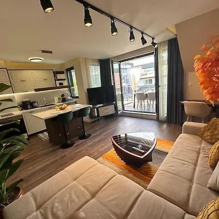 Apartament Prime Location! Outdoor Dining! *