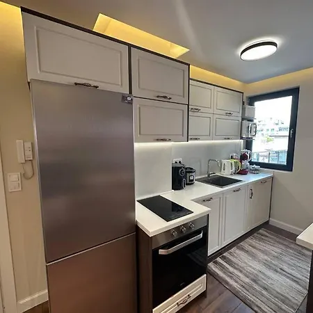 Prime Location! Outdoor Dining! Apartament *