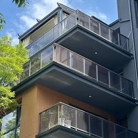 아파트 Prime Location! Outdoor Dining! *