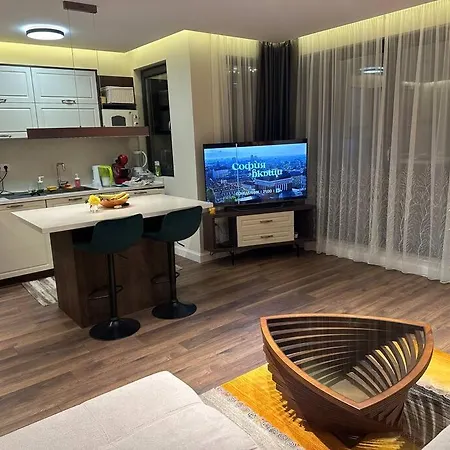 Prime Location! Outdoor Dining! Apartament *